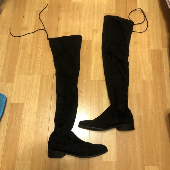 THIGH HIGH BLACK BOOTS (Only worn once) - Picture 2 of 3